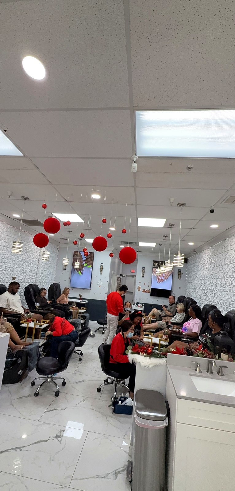 LT Nails salon interior